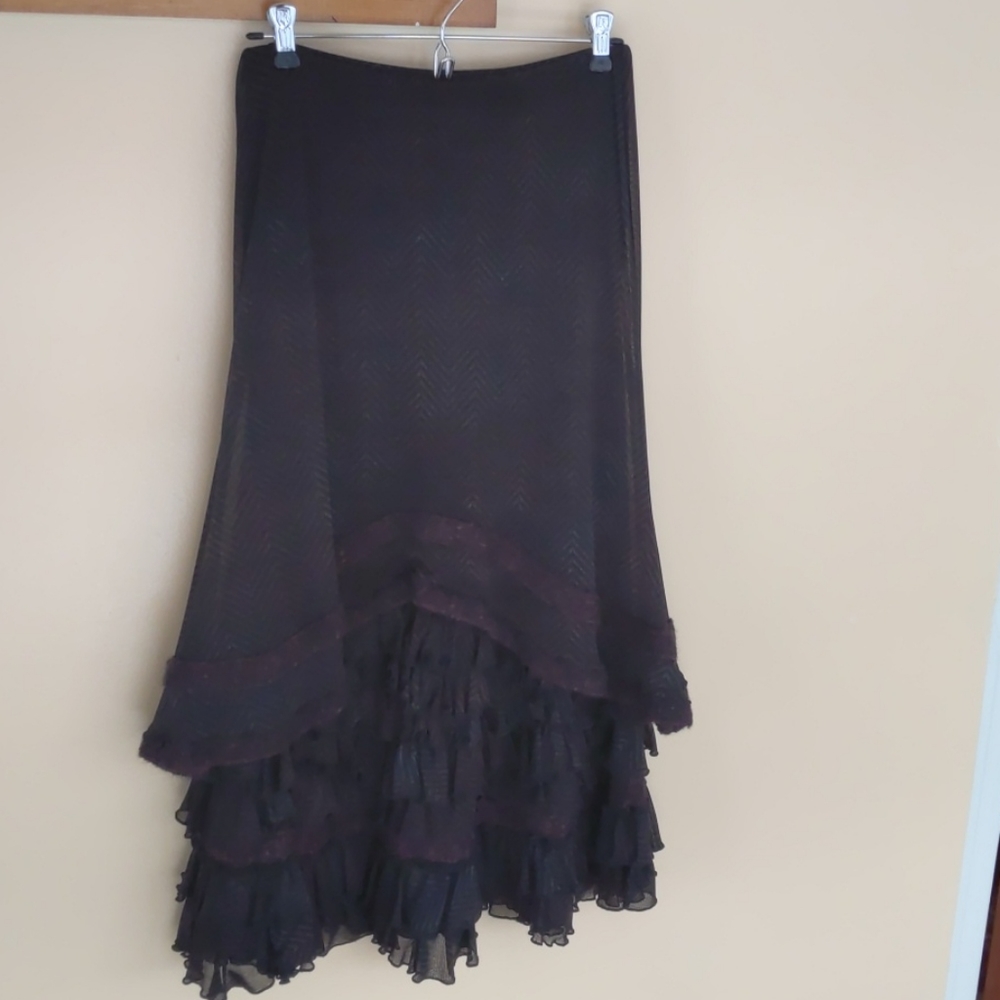 skirt w/ruffle bottom 33" L, elastic waist 27"